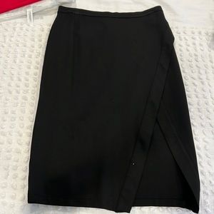 Skirt with split